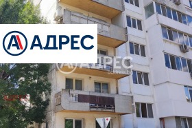 1 quarto Vazrajdane 1, Varna