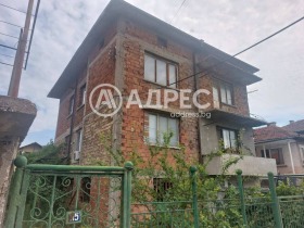 Продава Етаж от къща, гр. Стамболийски