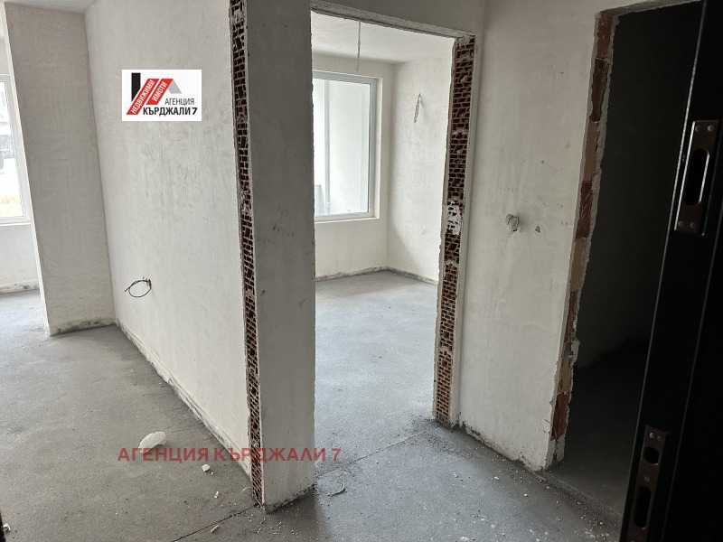 Продава  2-стаен град Кърджали , Възрожденци , 53 кв.м | 46755551 - изображение [3]