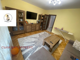 3-стаен град Плевен, Широк център 8