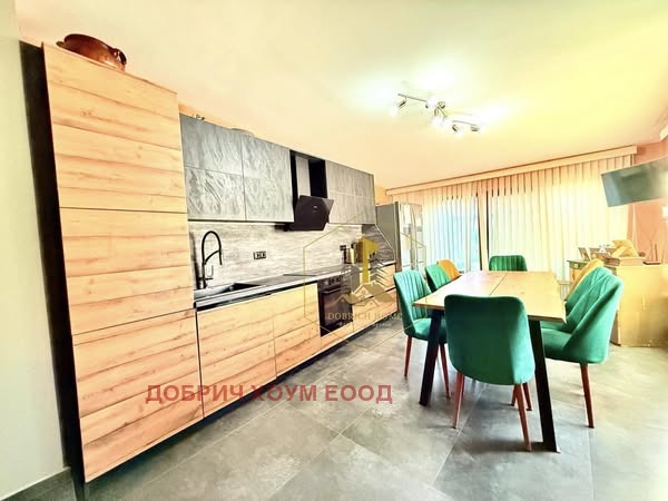 Продава ЕТАЖ ОТ КЪЩА, гр. Добрич, ЖП Гара, снимка 1 - Етаж от къща - 49523291