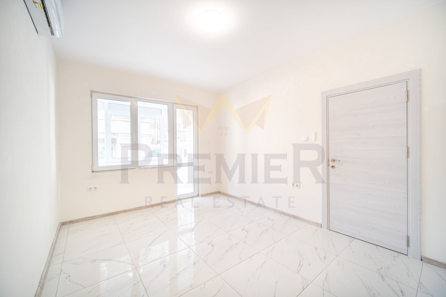 Продава 3-СТАЕН, гр. Варна, Център, снимка 2 - Апартаменти - 53732796