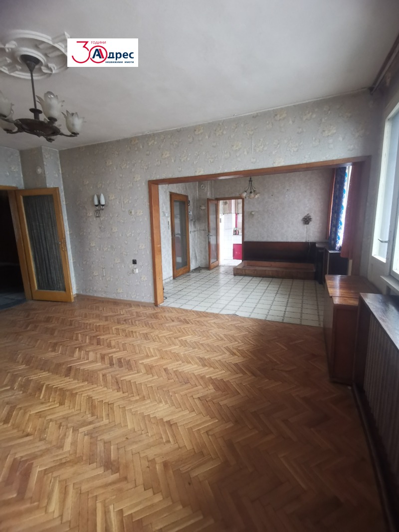 Продава МНОГОСТАЕН, гр. Добрич, Свети Георги, снимка 1 - Aпартаменти - 49539994