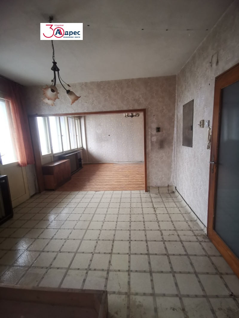 Продава МНОГОСТАЕН, гр. Добрич, Свети Георги, снимка 2 - Aпартаменти - 49539994