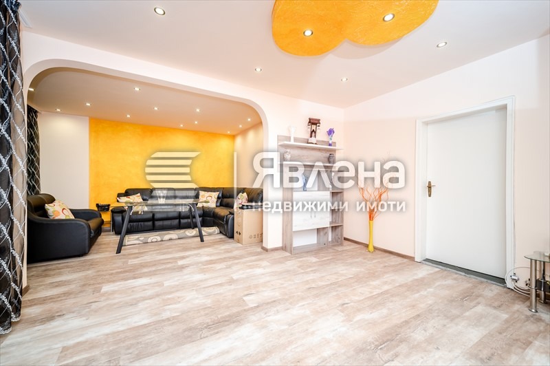 Продава 3-СТАЕН, гр. София, Изток, снимка 2 - Aпартаменти - 47467340