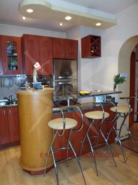 Продава КЪЩА, гр. Карлово, област Пловдив