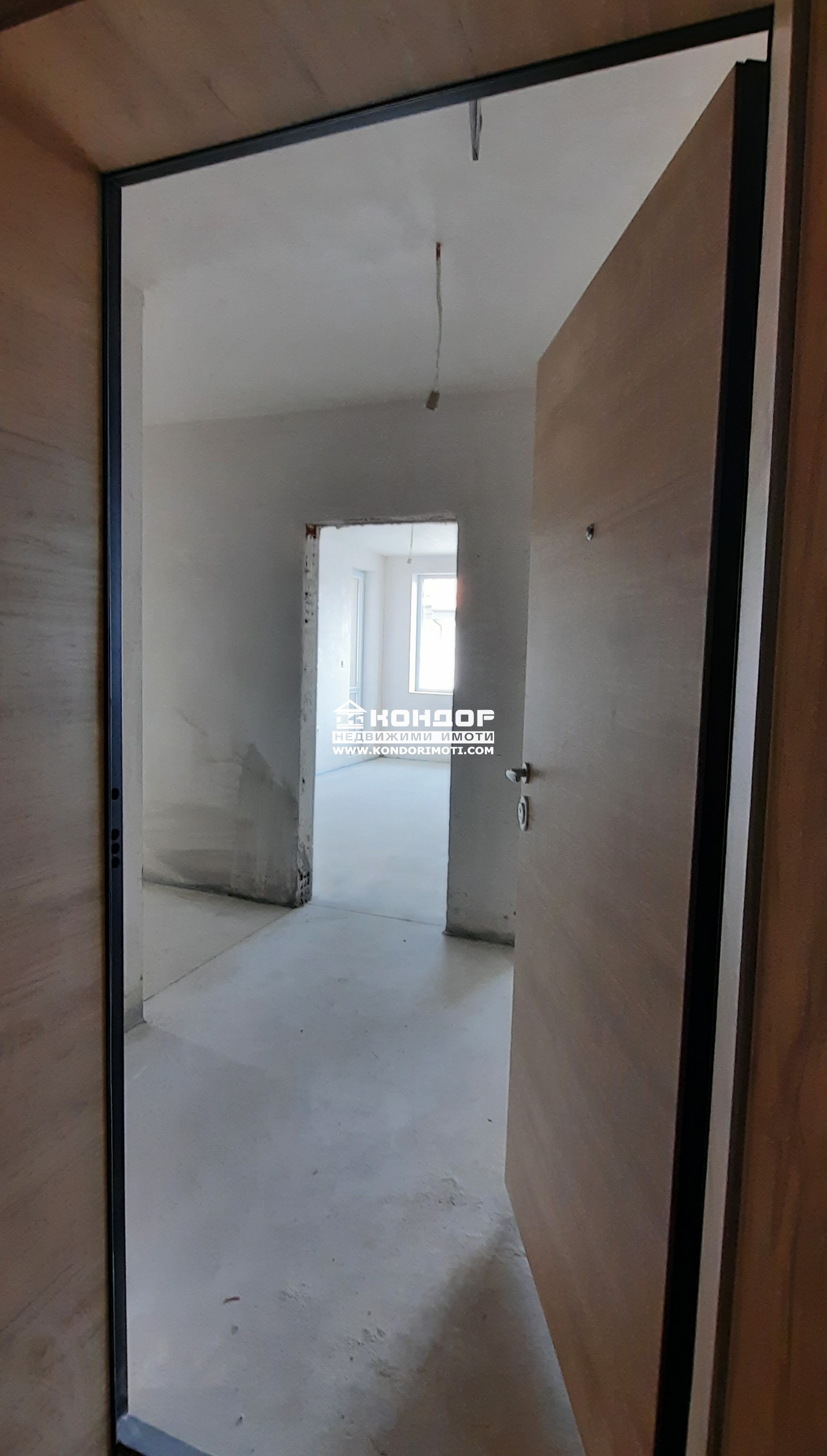 Продава МНОГОСТАЕН, гр. Пловдив, Въстанически, снимка 2 - Апартаменти - 49954115