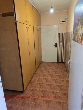 1 chambre Iztok, Pernik 3