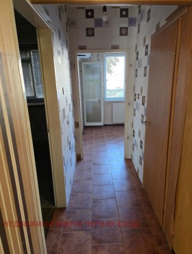 1 chambre Iztok, Pernik 5