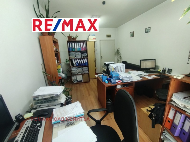 Продава ОФИС в град Велико Търново, Център - 22 кв.м / 34 500 € » 67 476.14 лв., РЕМАКС ОЛД КЕПИТЪЛ