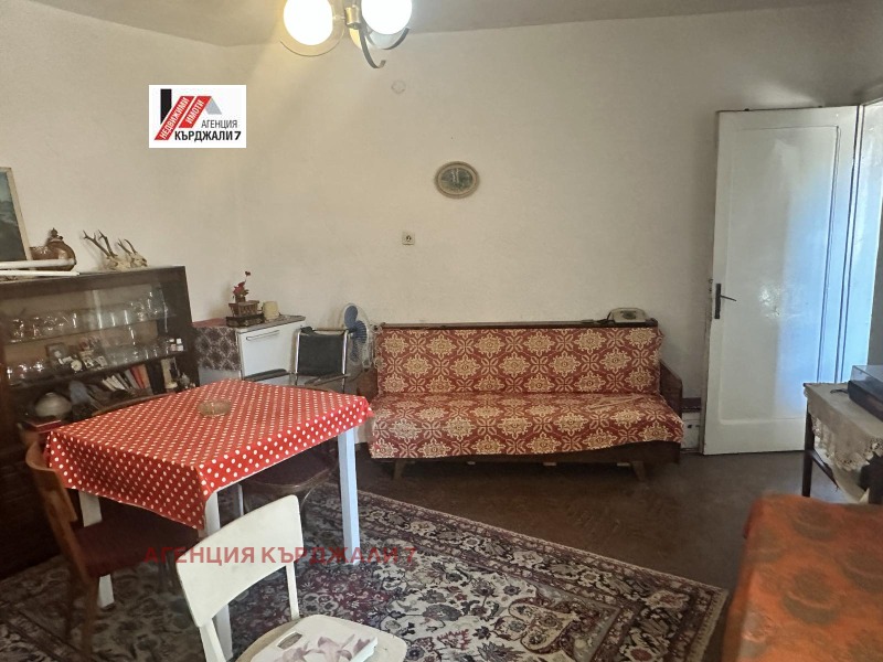 Продава 3-СТАЕН, гр. Кърджали, Център, снимка 2 - Апартаменти - 53196879