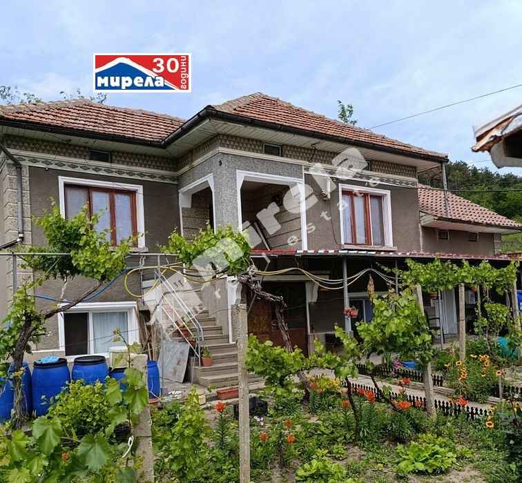 Продава  Къща, област Велико Търново, с. Козловец • 23 500 EUR • ID 48013608 — holmes.bg - [1] 