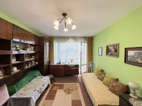 1 chambre Tchataldja, Varna