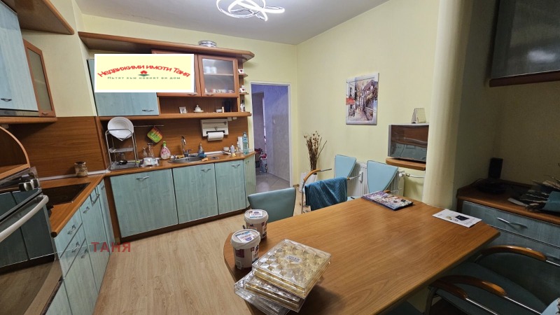 Продава  3-стаен град Перник , Изток , 100 кв.м | 97332243 - изображение [3]