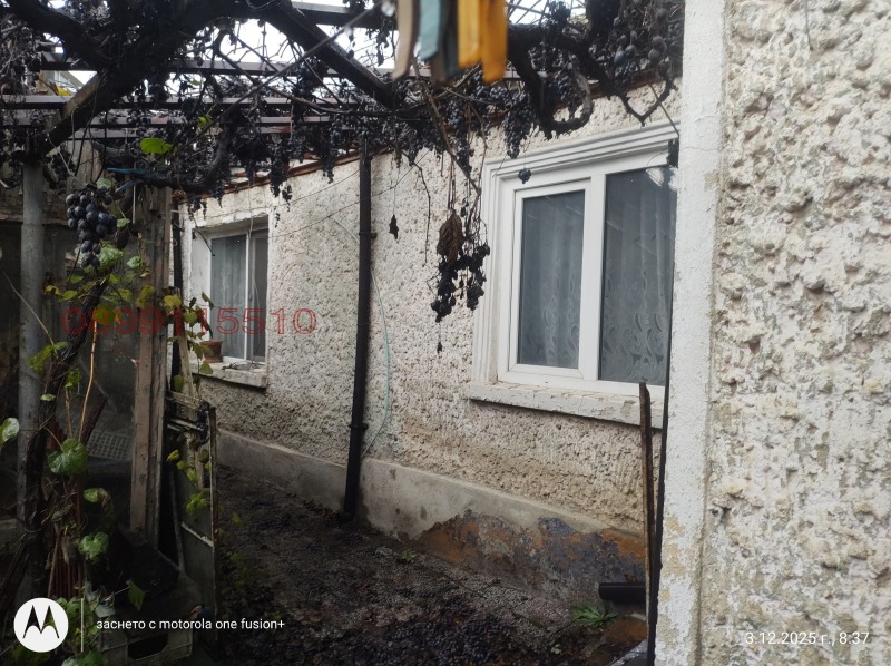 Продава КЪЩА, гр. Добрич, Градска болница, снимка 2 - Къщи - 52780447