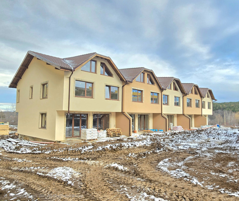 Продава КЪЩА, с. Нови хан, област София област