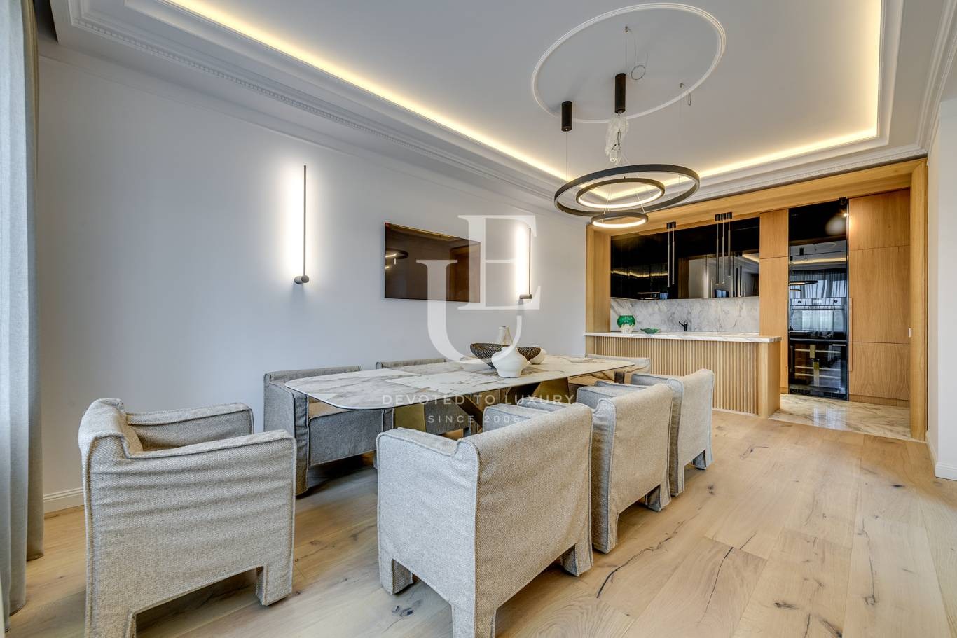 Продава 4-СТАЕН, гр. София, Оборище, снимка 2 - Апартаменти - 50469238
