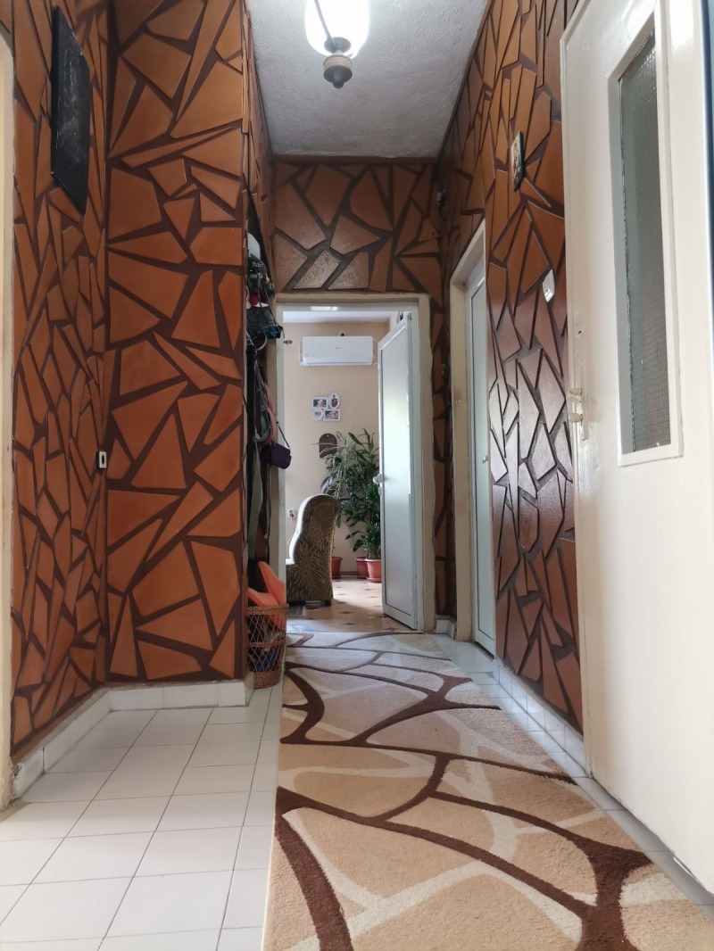 Продава ЕТАЖ ОТ КЪЩА, гр. Хасково, Република, снимка 4 - Етаж от къща - 53014412