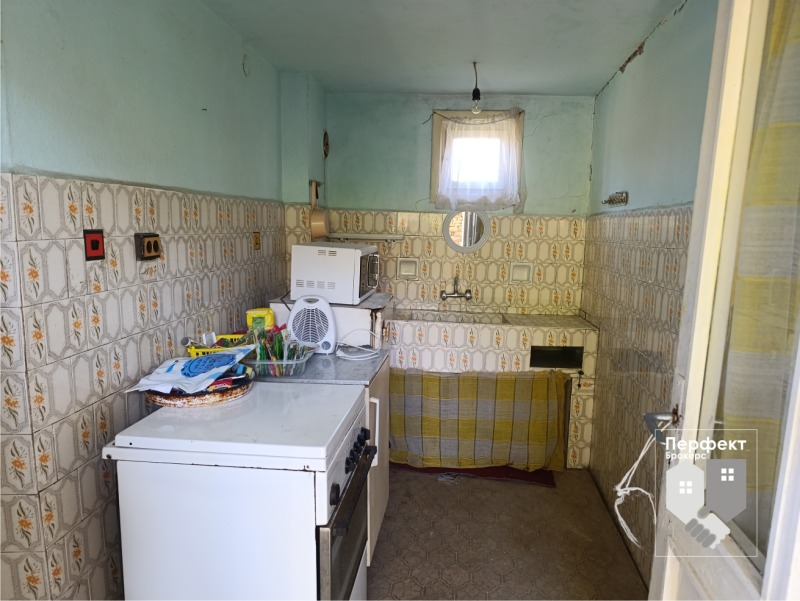 Продава КЪЩА, с. Джулюница, област Велико Търново, снимка 13 - Къщи - 47438043