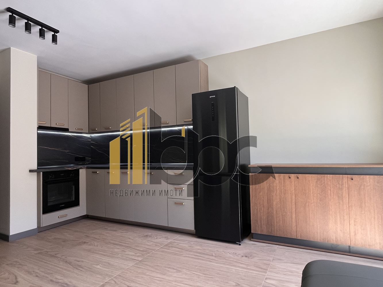 Продава 3-СТАЕН, гр. София, Оборище, снимка 2 - Апартаменти - 54960251