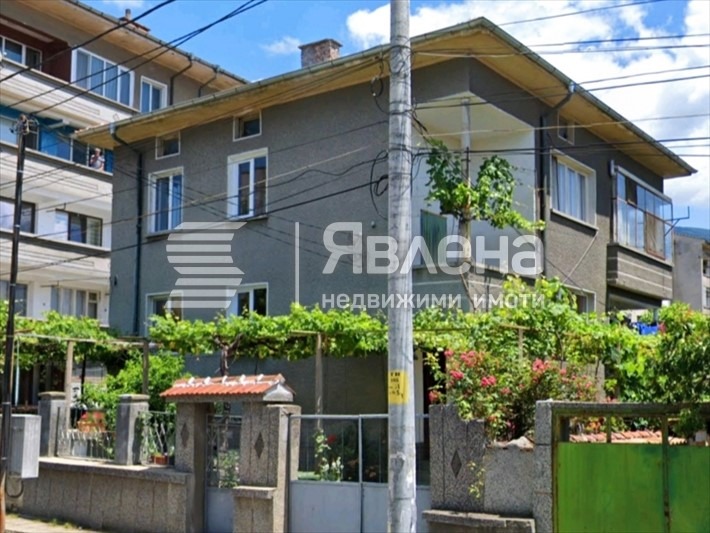 Продава ЕТАЖ ОТ КЪЩА, гр. Карлово, област Пловдив, снимка 2 - Етаж от къща - 52940718