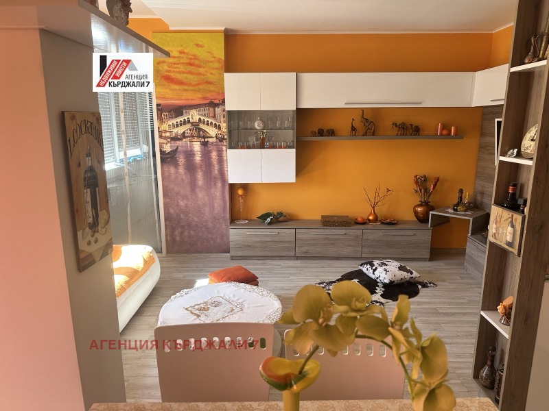 Продава 2-СТАЕН, гр. Кърджали, Център, снимка 4 - Апартаменти - 52909504