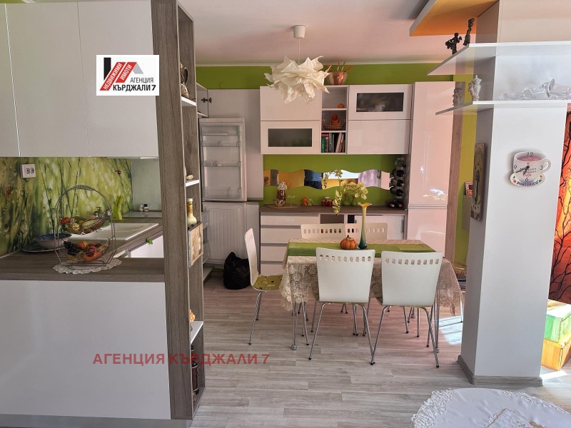 Продава 2-СТАЕН, гр. Кърджали, Център, снимка 5 - Апартаменти - 52909504