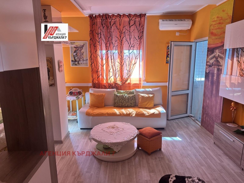 Продава 2-СТАЕН, гр. Кърджали, Център, снимка 3 - Апартаменти - 52909504