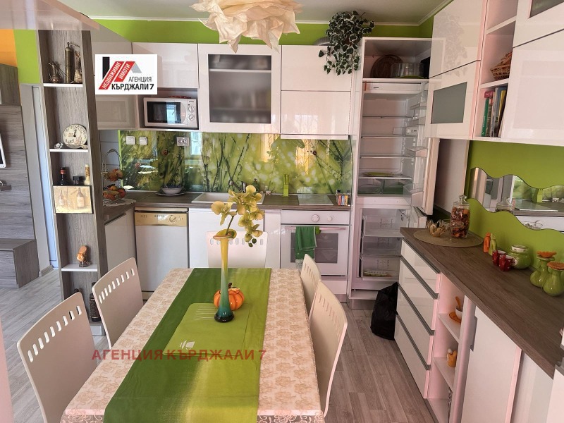 Продава 2-СТАЕН, гр. Кърджали, Център, снимка 2 - Апартаменти - 52909504