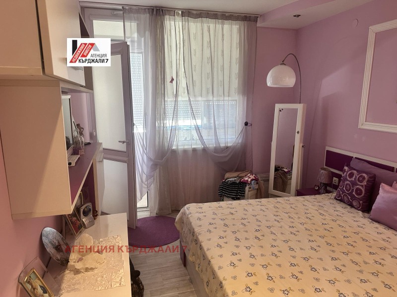 Продава 2-СТАЕН, гр. Кърджали, Център, снимка 10 - Апартаменти - 52909504