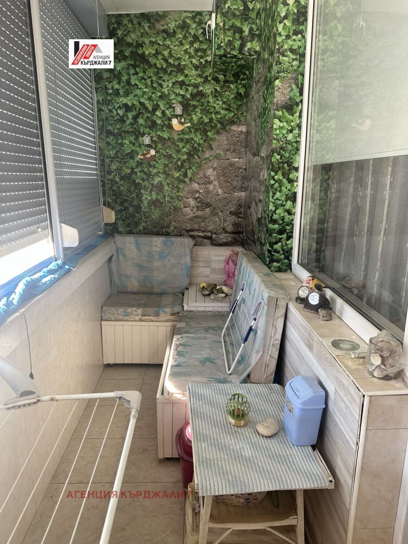 Продава 2-СТАЕН, гр. Кърджали, Център, снимка 14 - Апартаменти - 52909504