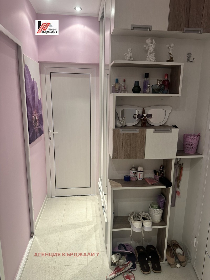 Продава 2-СТАЕН, гр. Кърджали, Център, снимка 9 - Апартаменти - 52909504