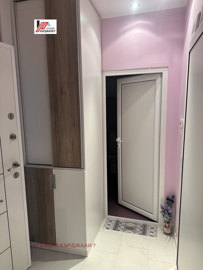 Продава 2-СТАЕН, гр. Кърджали, Център, снимка 12 - Апартаменти - 52909504