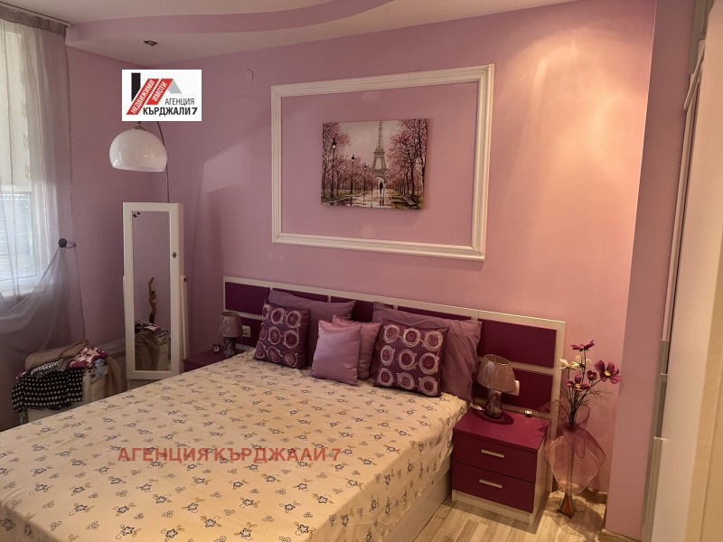 Продава 2-СТАЕН, гр. Кърджали, Център, снимка 8 - Апартаменти - 52909504