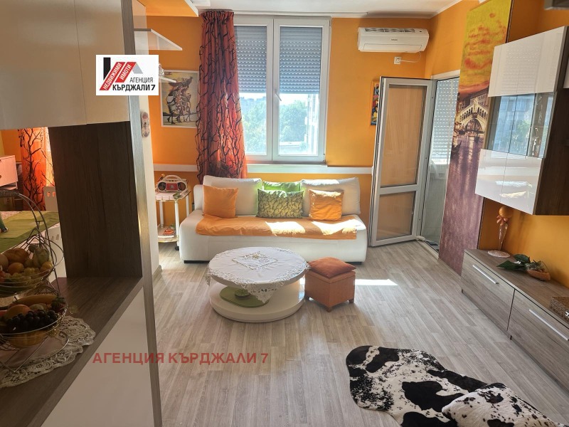 Продава 2-СТАЕН, гр. Кърджали, Център, снимка 6 - Апартаменти - 52909504