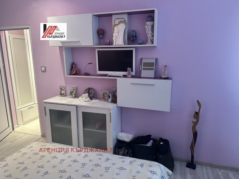 Продава 2-СТАЕН, гр. Кърджали, Център, снимка 11 - Апартаменти - 52909504