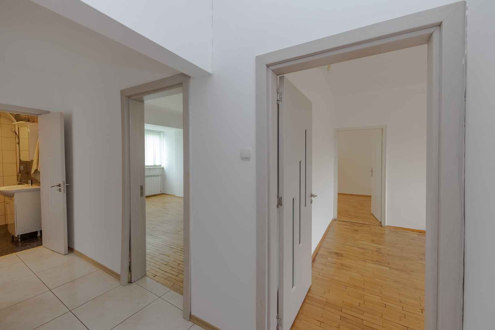 Продава 3-СТАЕН, гр. София, Изток, снимка 4 - Апартаменти - 54747751
