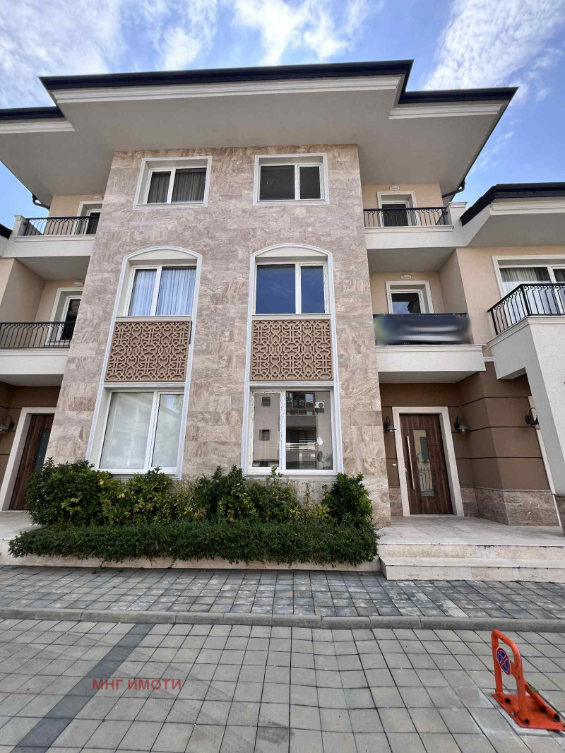 En venta  Casa Plovdiv , Ostromila , 388 metros cuadrados | 44306838