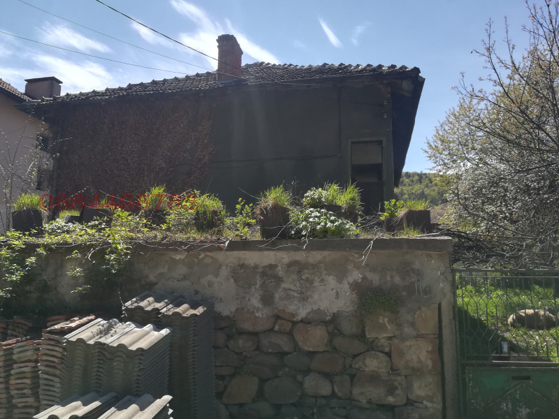 Продава КЪЩА, гр. Етрополе, област София област, снимка 2 - Къщи - 52786542