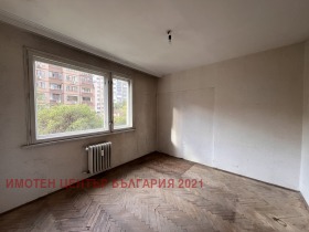 Продава  4-стаен, град София