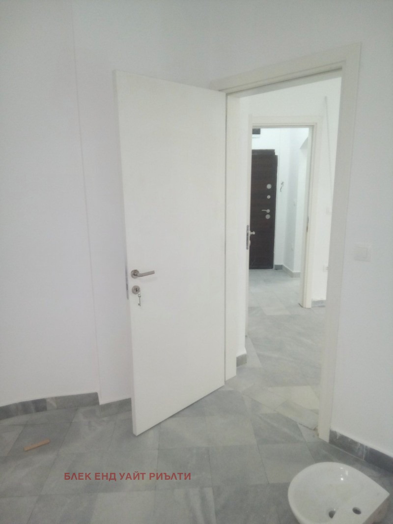 Продава 3-СТАЕН, гр. София, Яворов, снимка 2 - Апартаменти - 52538418