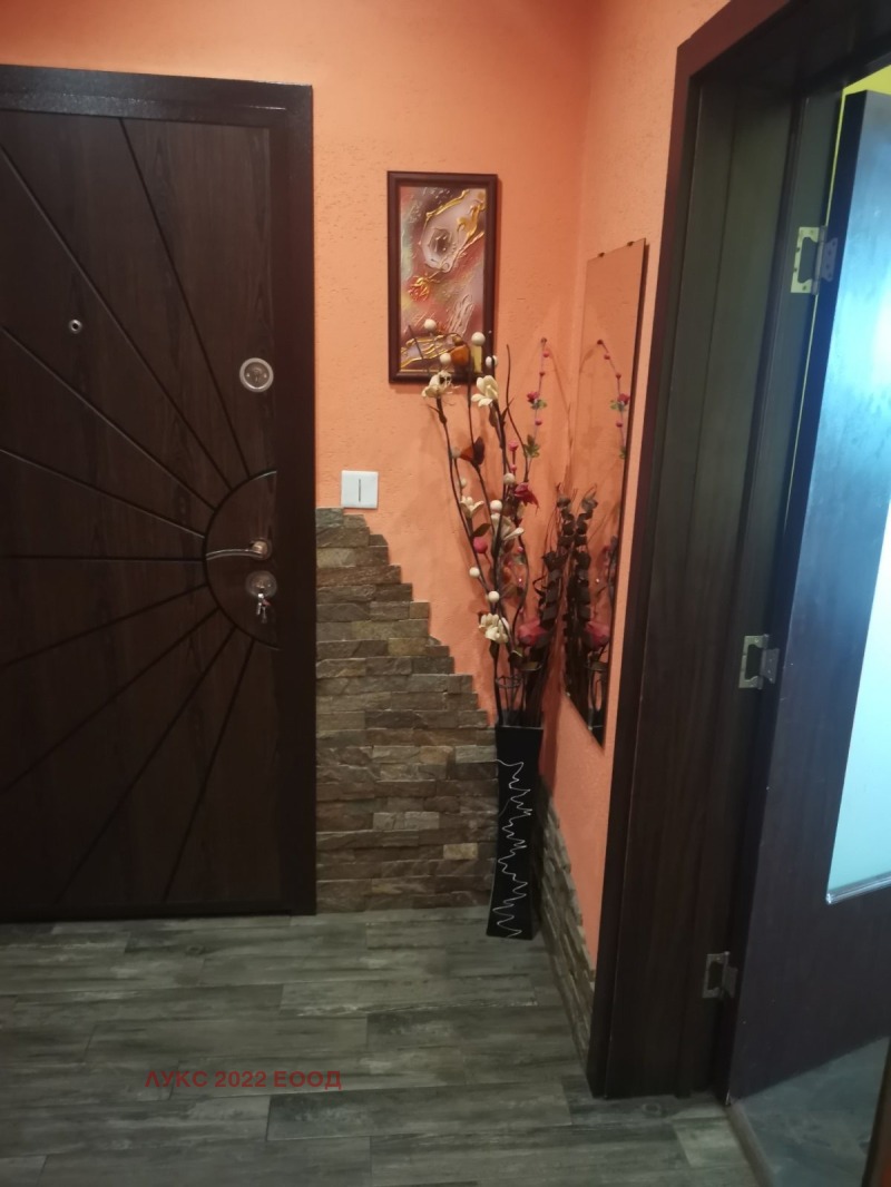 Продава 3-СТАЕН, гр. Враца, Околчица