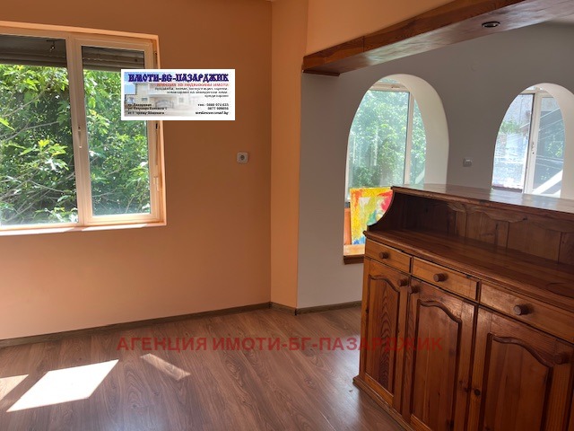 Продава ЕТАЖ ОТ КЪЩА, гр. Пазарджик, Център, снимка 2 - Етаж от къща - 52746717