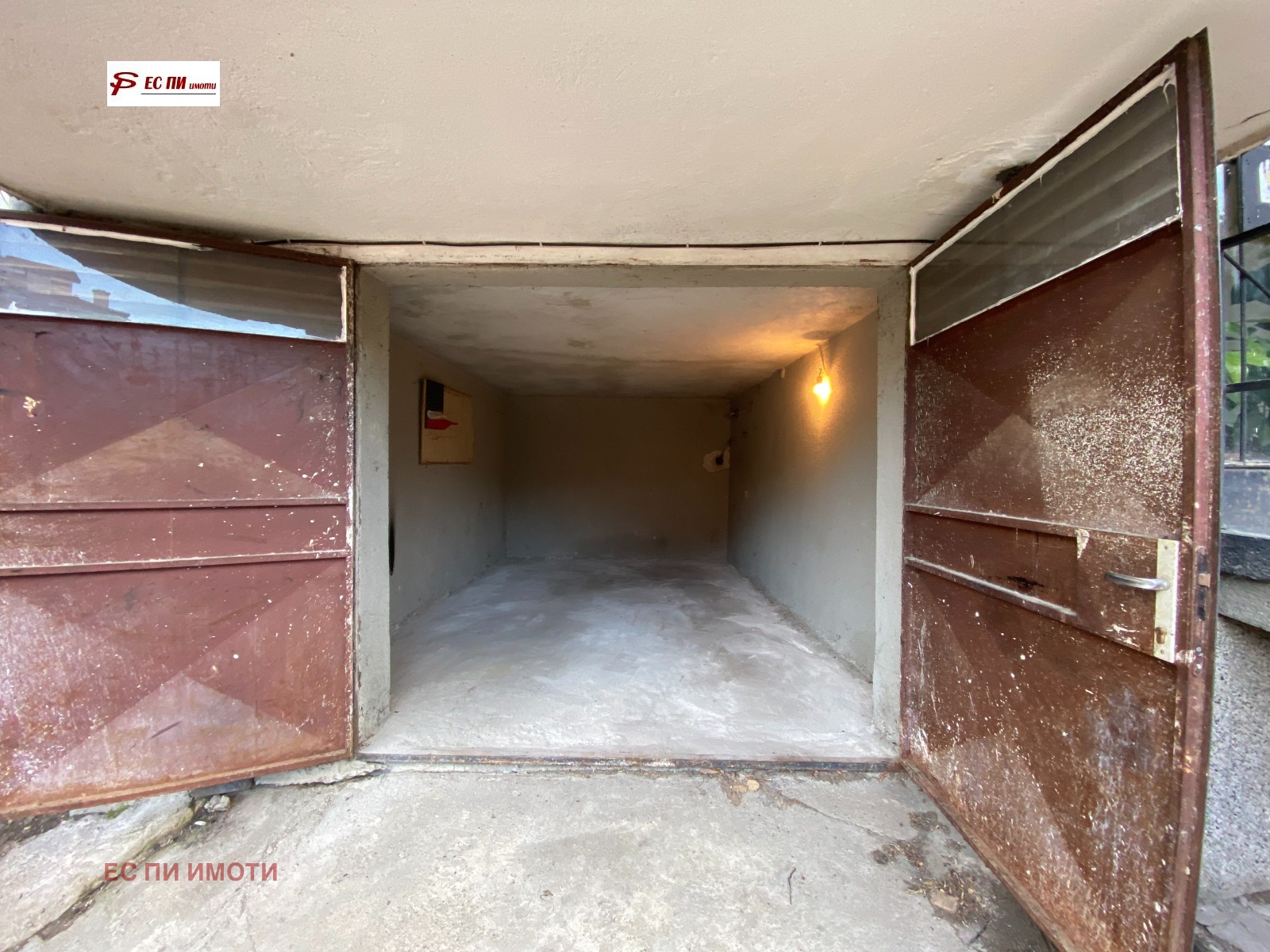 Продава ГАРАЖ, ПАРКОМЯСТО, гр. Русе, Ялта, снимка 3 - Гаражи и паркоместа - 53867468