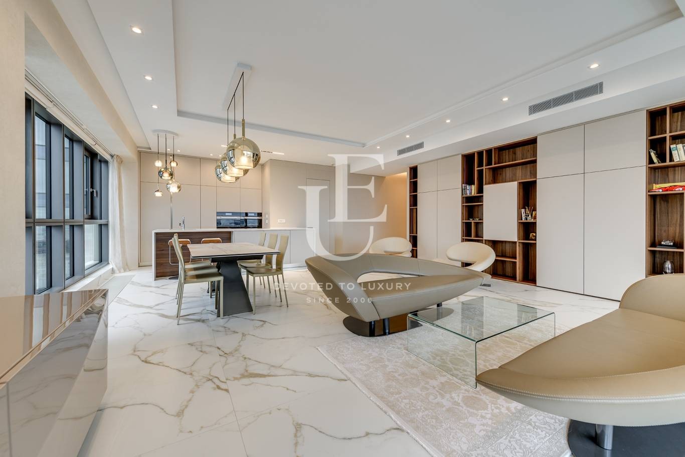 Продава 4-СТАЕН, гр. София, Център