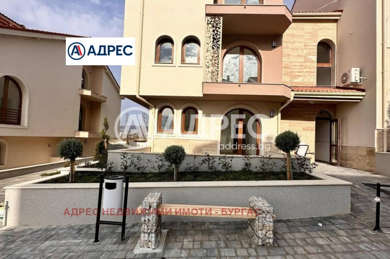 Продава  2-стаен област Бургас , с. Кошарица , 71 кв.м | 37908052