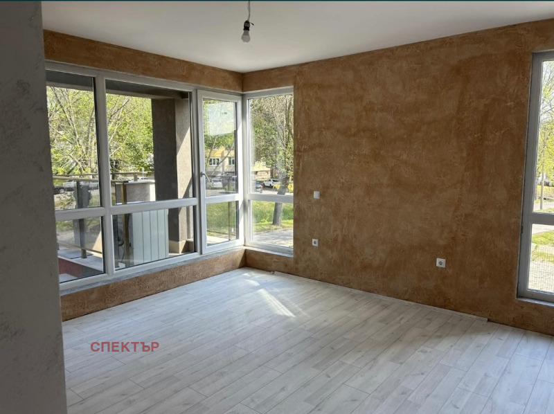 À venda  1 quarto Pernik , Iztok , 78 m² | 88700363 - imagem [2]