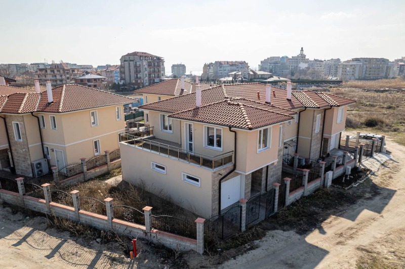 Продава  Къща, област Бургас, гр. Поморие •  240 000 EUR • ID 60489567 — holmes.bg - [1] 