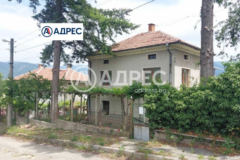 Продава  Къща, област Пловдив, с. Слатина • 66 400 EUR • ID 74674518 — holmes.bg - [1] 