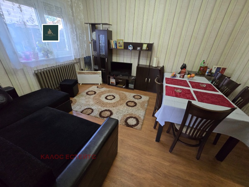 Продава КЪЩА, гр. София, Враждебна, снимка 2 - Къщи - 52444712